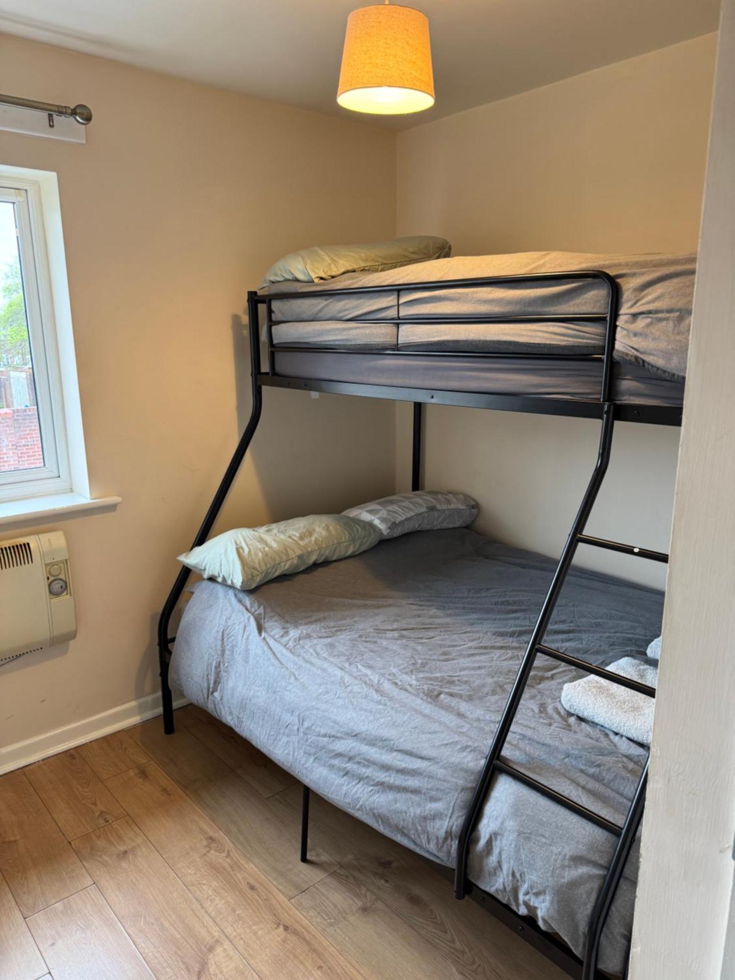 Modern, Quiet, Sleeps 9, Etihad, Coop Live, Apartment Manchester